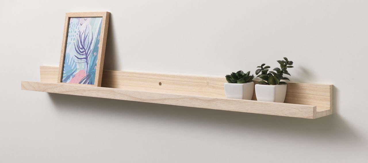 Sử dụng kệ treo tường là giải pháp tối ưu khi trang trí phòng trọ nhỏ 5 cách decor trang trí phòng trọ đơn giản mà đẹp-2