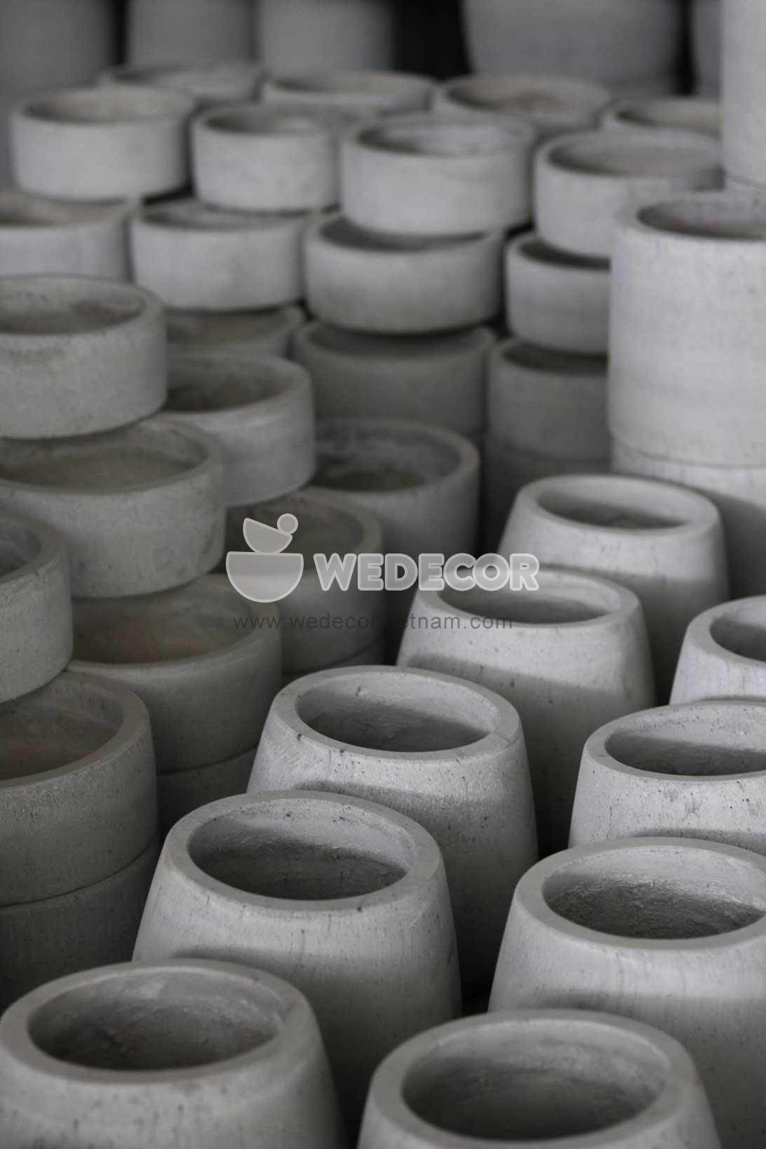 chậu xi măng màu xám